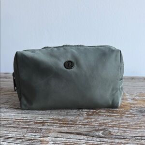 Lulu-lemon athletica Olive Toiletry Bag